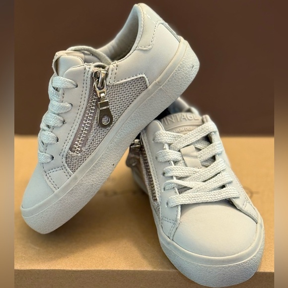 Vintage Havana Toddler Sneakers with Star & Zipper Detail NWT - Picture 1 of 5